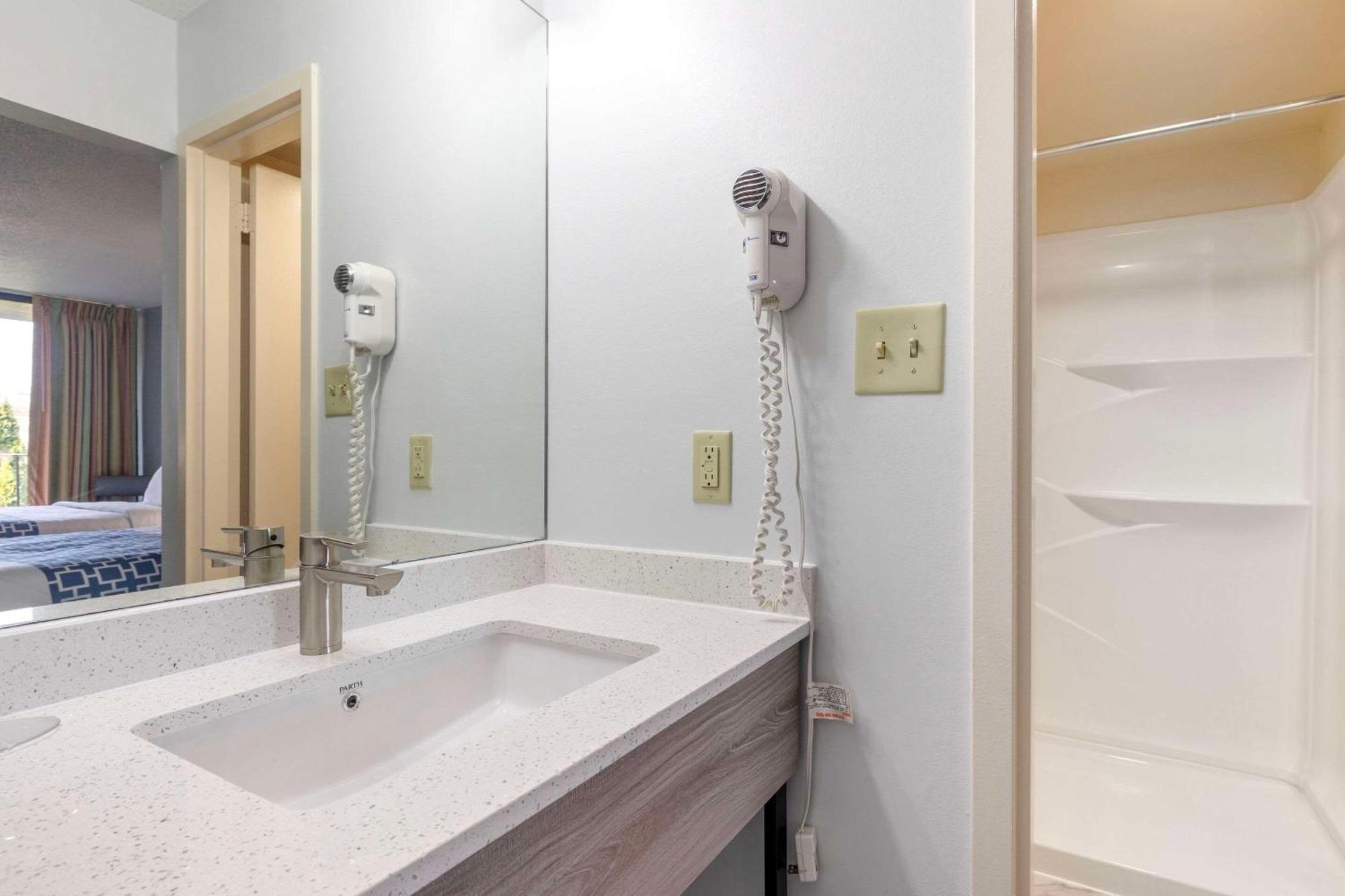 Suburban Studios Tysons Corner Виена Екстериор снимка