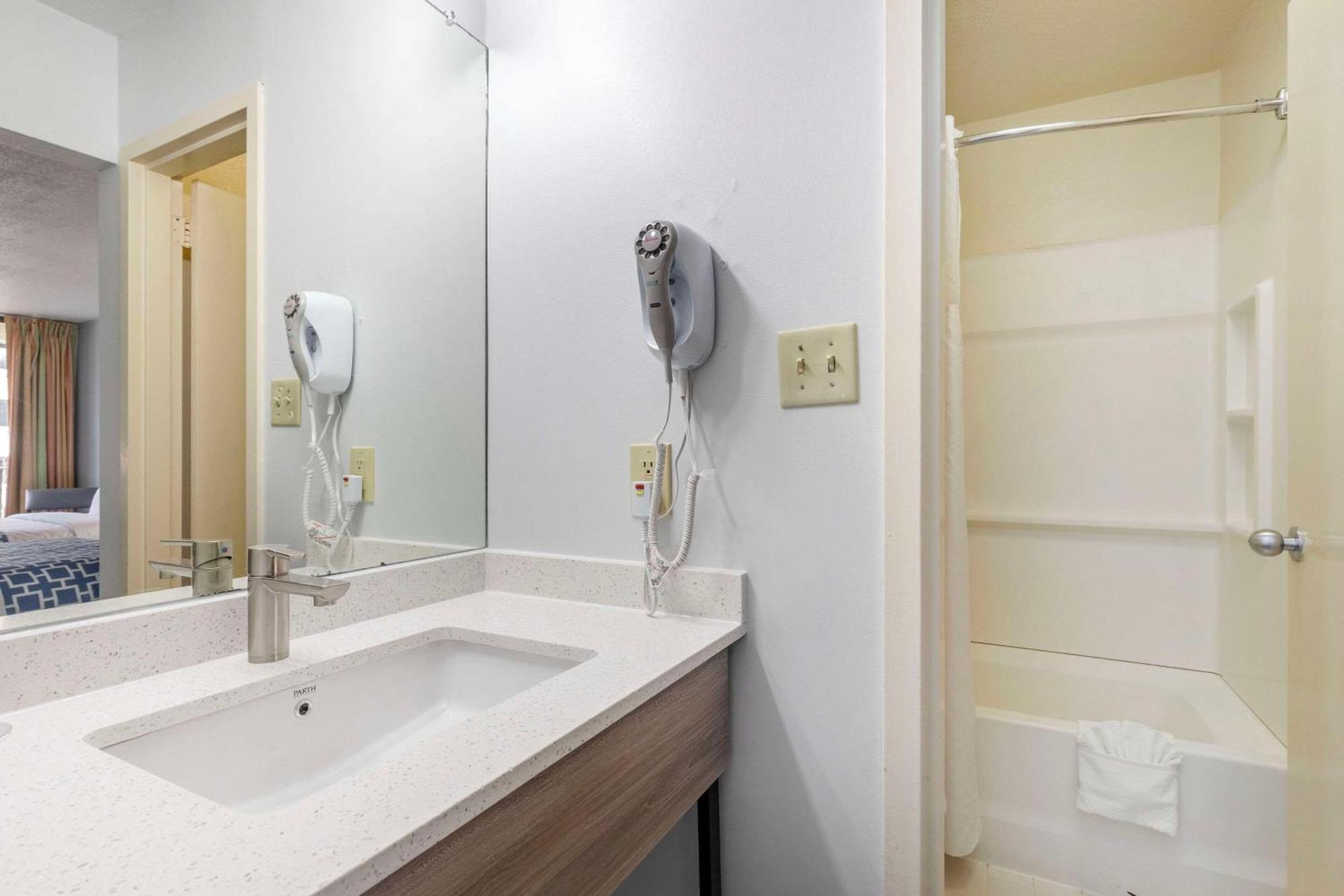 Suburban Studios Tysons Corner Виена Екстериор снимка