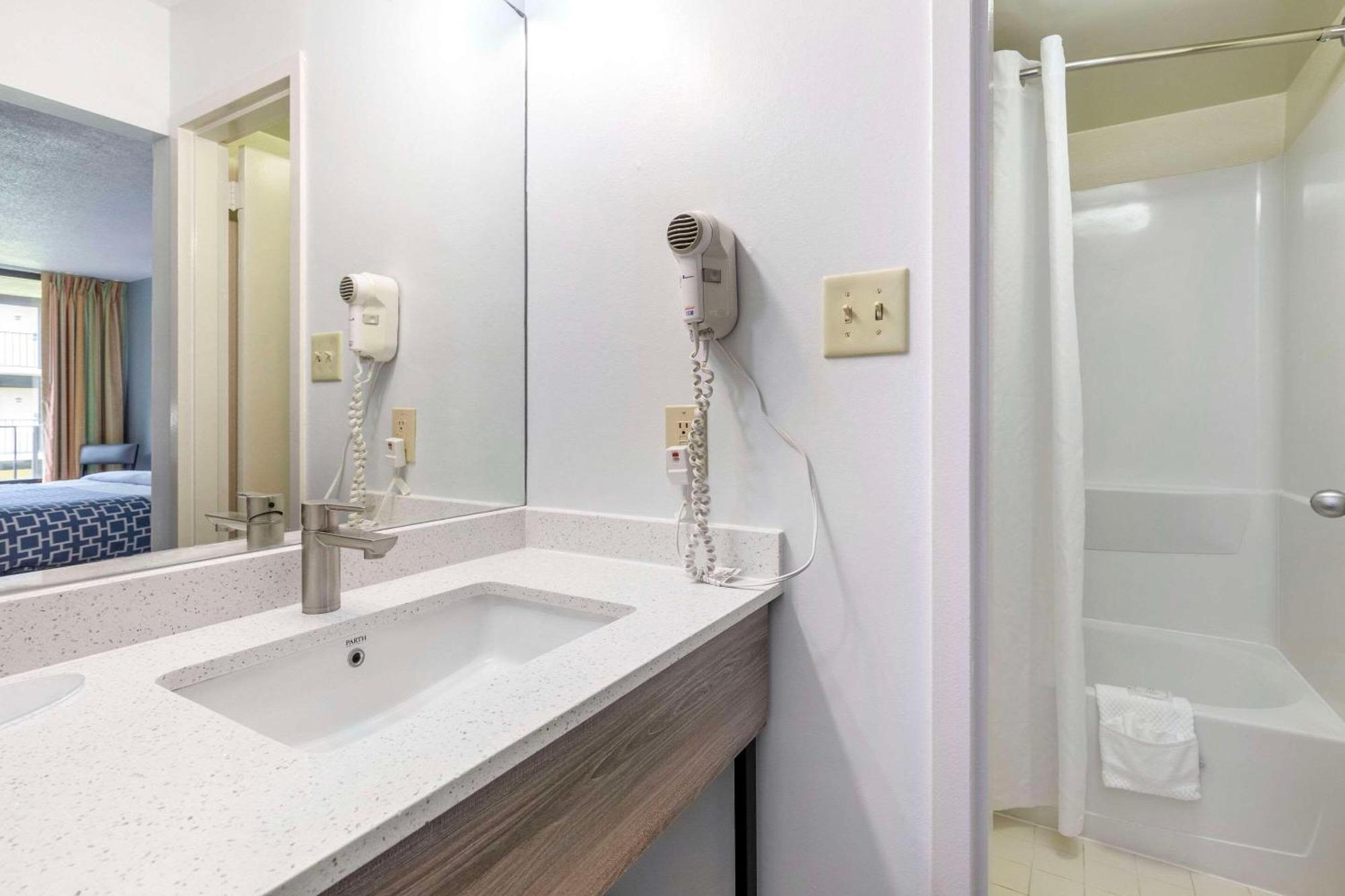 Suburban Studios Tysons Corner Виена Екстериор снимка