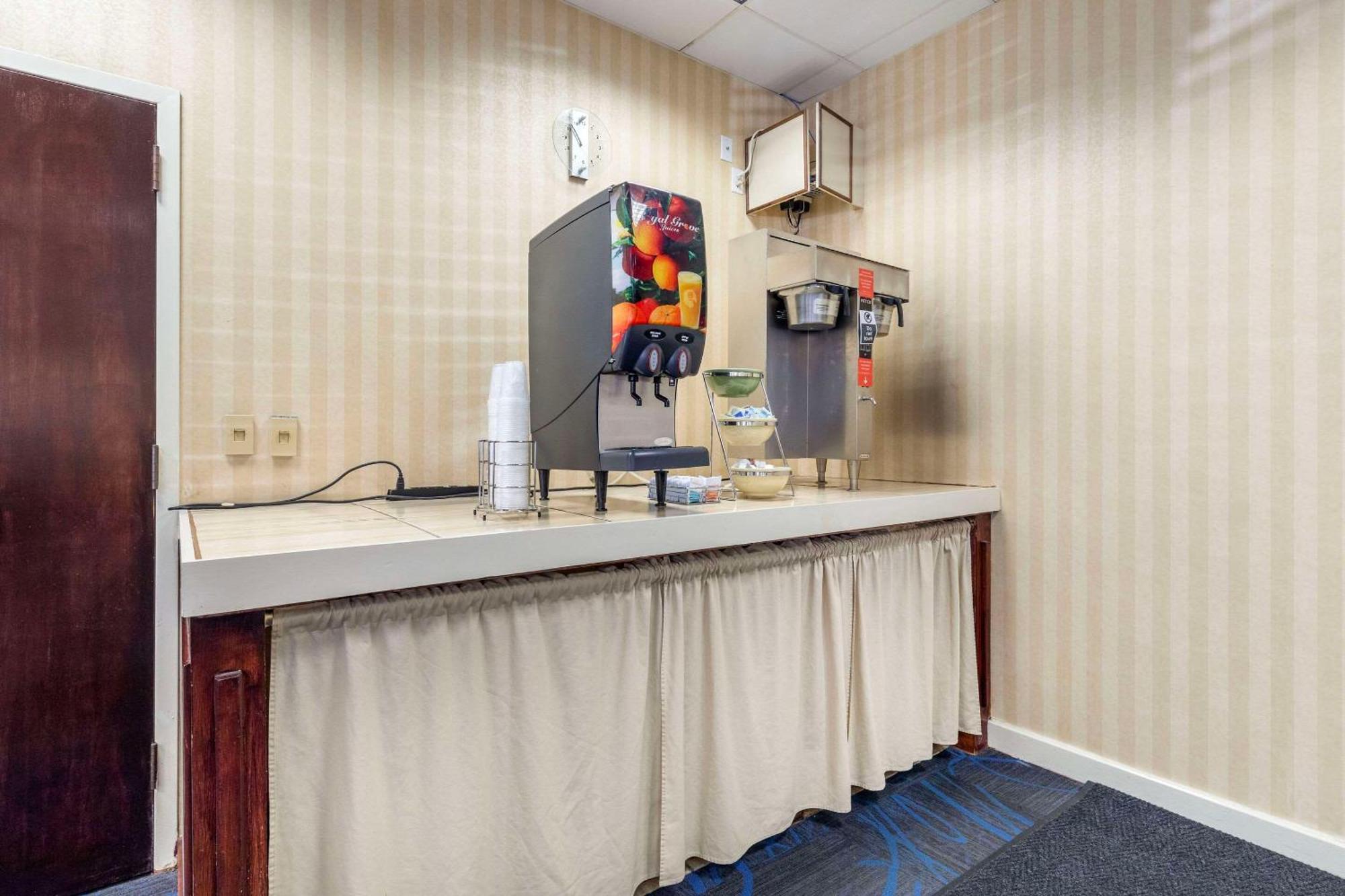 Suburban Studios Tysons Corner Виена Екстериор снимка