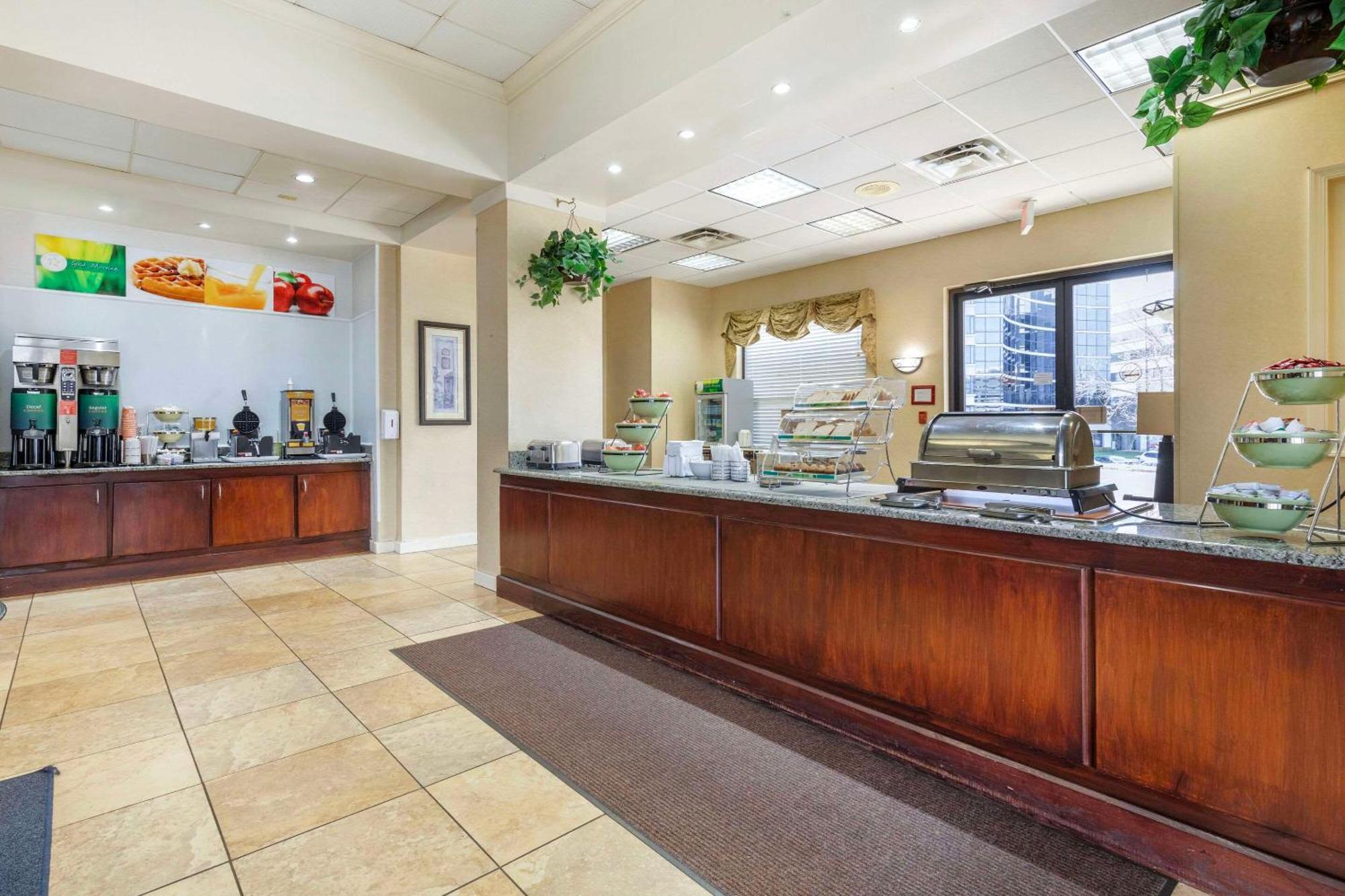 Suburban Studios Tysons Corner Виена Екстериор снимка