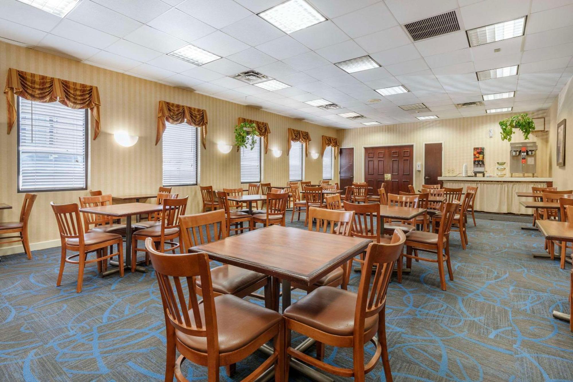 Suburban Studios Tysons Corner Виена Екстериор снимка