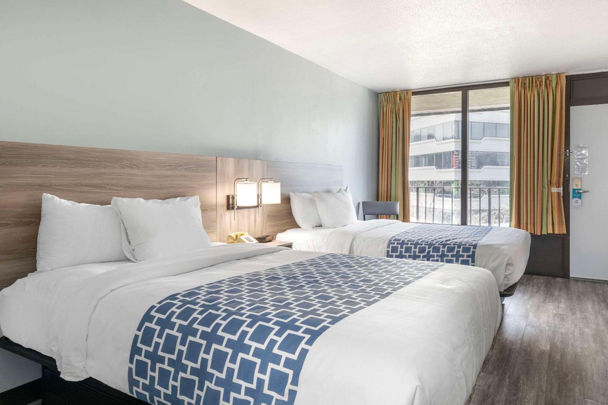 Suburban Studios Tysons Corner Виена Екстериор снимка