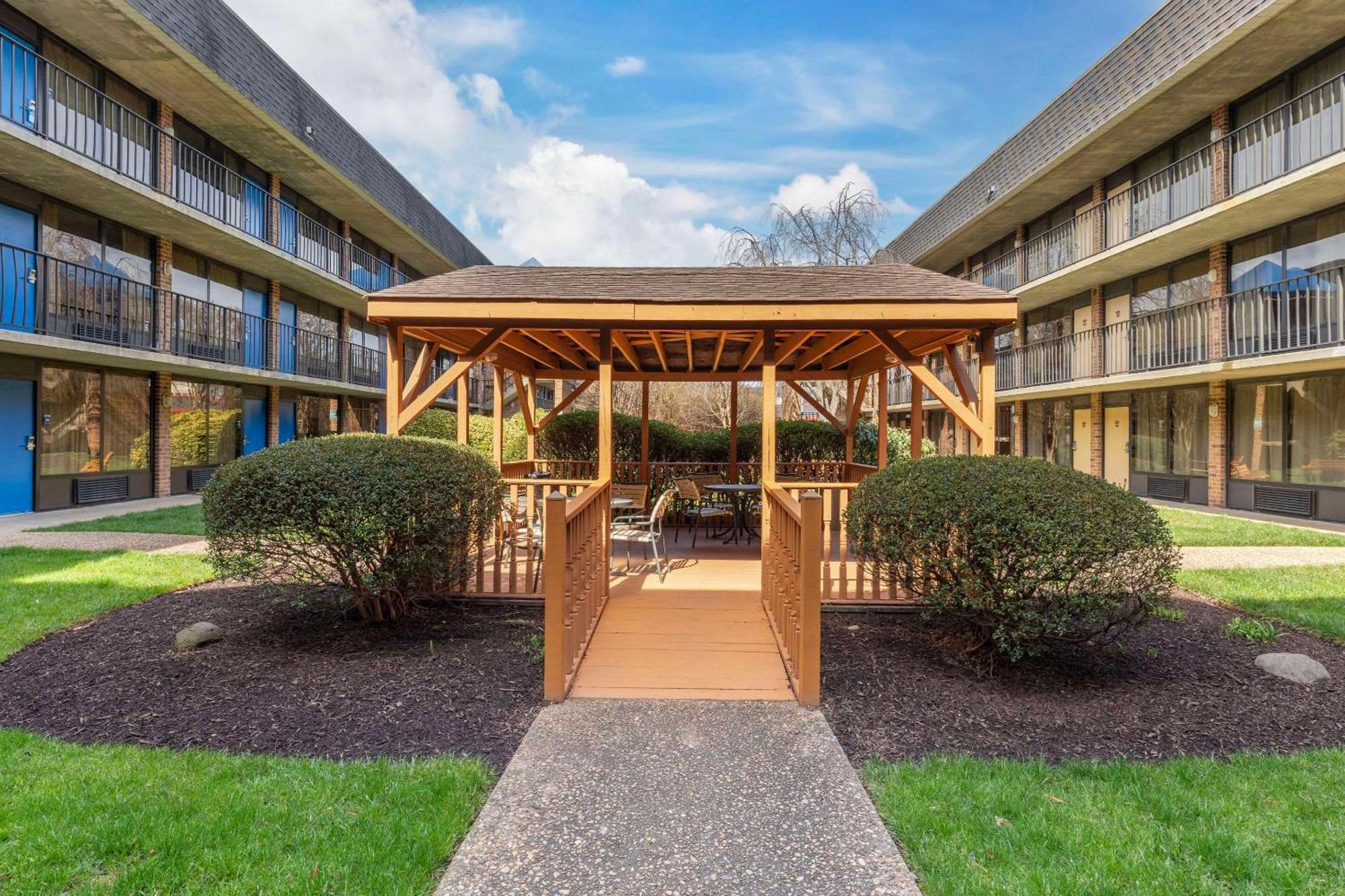 Suburban Studios Tysons Corner Виена Екстериор снимка